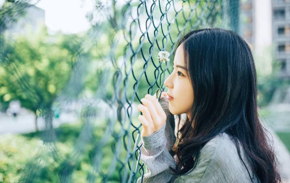 “此非我一人之功，若非子乔兄鼎力相助，孟达为内应，加上刘璋的配合，这天府之国，也不会如此轻易落入我等手掌之中。”法正微笑着摇了摇头，跟在贾诩身边多年，那份内敛以及自保之道倒是学了不少，这个时候，绝对不能锋芒太露。